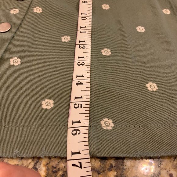 Francesca’s Miami moss green tiny daisy floral denim button up skirt NWT Small - Picture 5 of 6